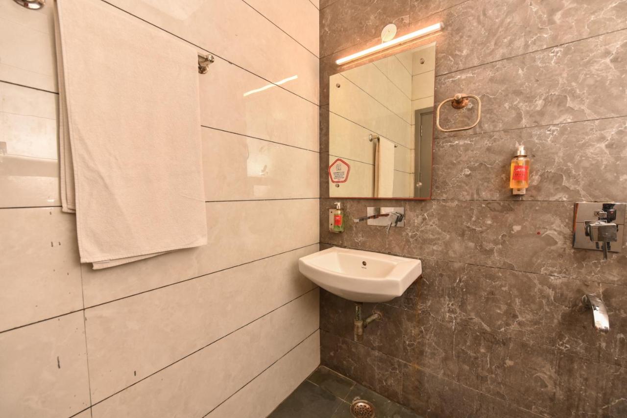 Hotel Red Saffron New Delhi Extérieur photo